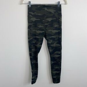 Athleta Women's Ultimate Green Camo 7/8 Tights Leggings Stash Pockets Size XS